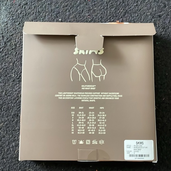 Seamless sculpt mid waist brief - Picture 2 of 4